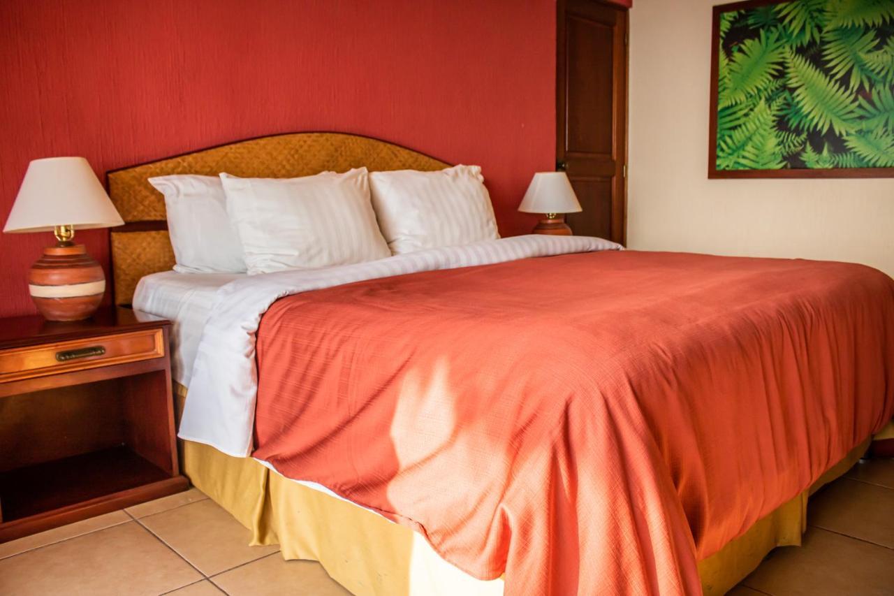 Camino Real Tikal‎ Hotel El Remate Exterior photo